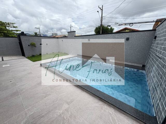 #AF352 - Casa para Venda em Peruíbe - SP
